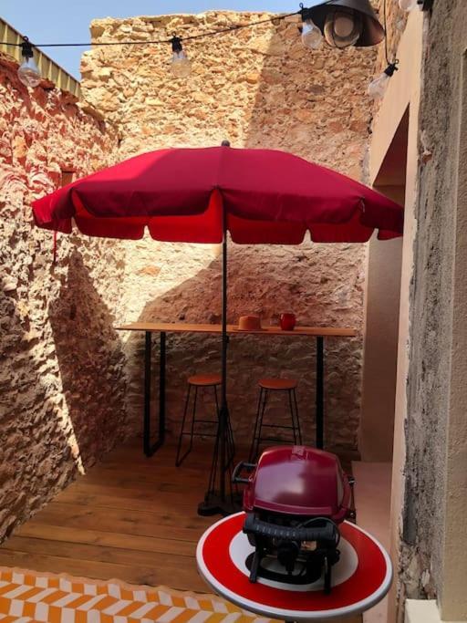 Chez Voltaire Maison Typique Et Son Patio Au Coeur De Thuir Exterior photo